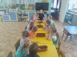 Огород на подоконнике.